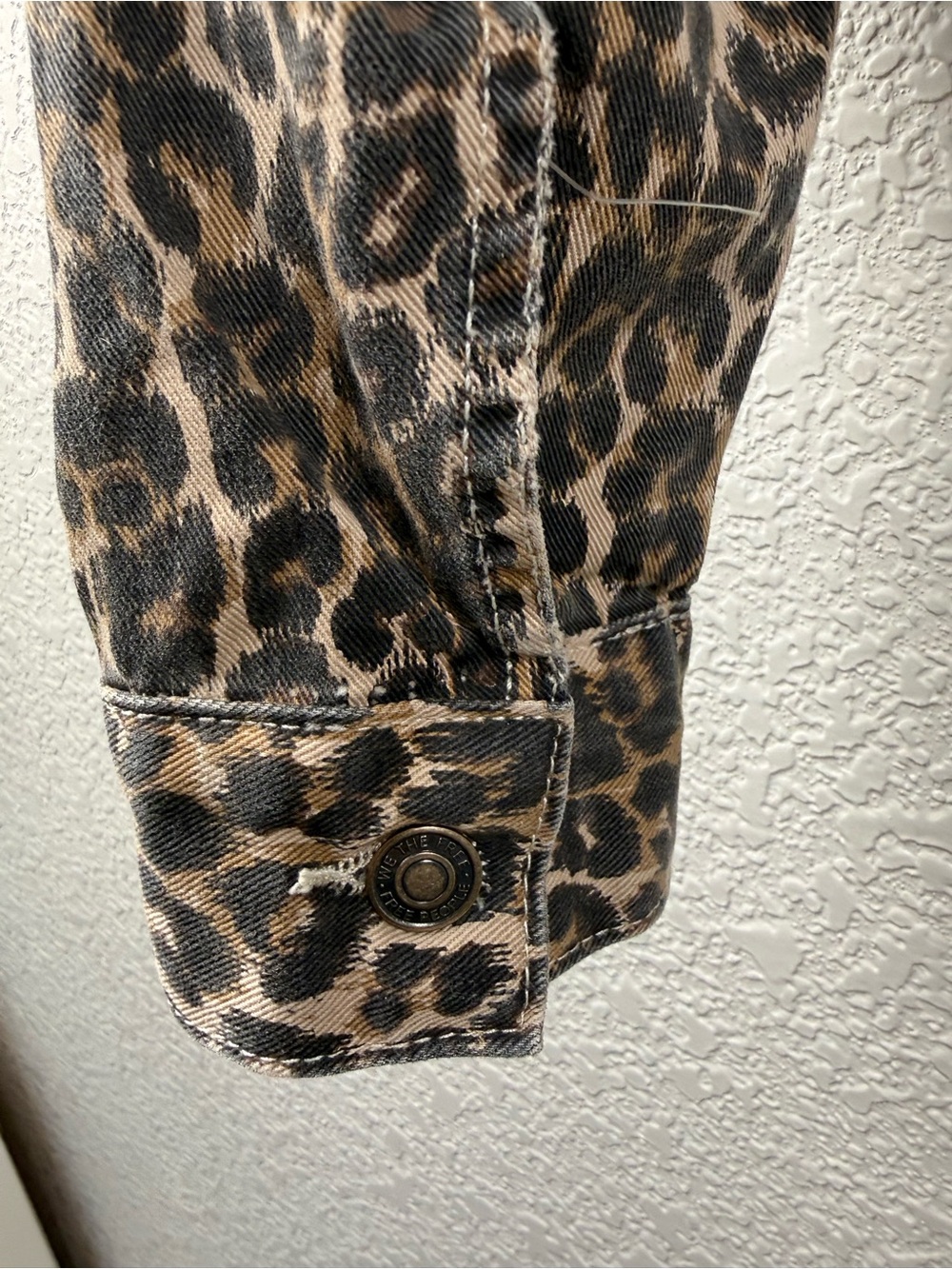 Free People | Leopard Print Cropped Denim Trucker Jacket | Size M - Picture 10 of 10